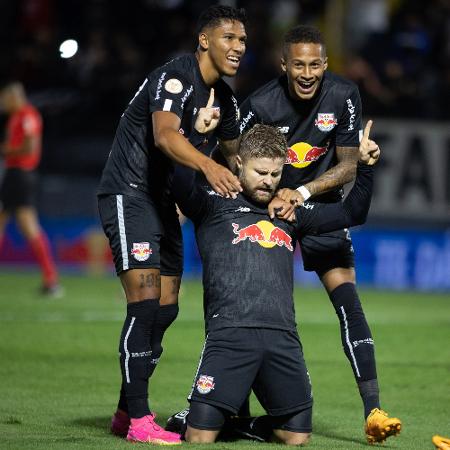 Sasha, do Red Bull Bragantino, comemora gol contra o Goiás pelo Brasileirão - Diogo Reis/AGIF