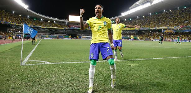 Raphinha ficou 9 meses fora da seleção e voltou com gol e assistência