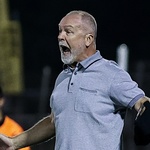 Mano Menezes grita e passa orientações aos jogadores do Corinthians na derrota para o São Bernardo, pelo Paulistão 2024 - undefined