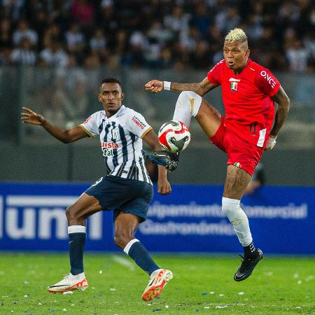 Billy Arce atuando pelo Once Caldas no começo de 2024