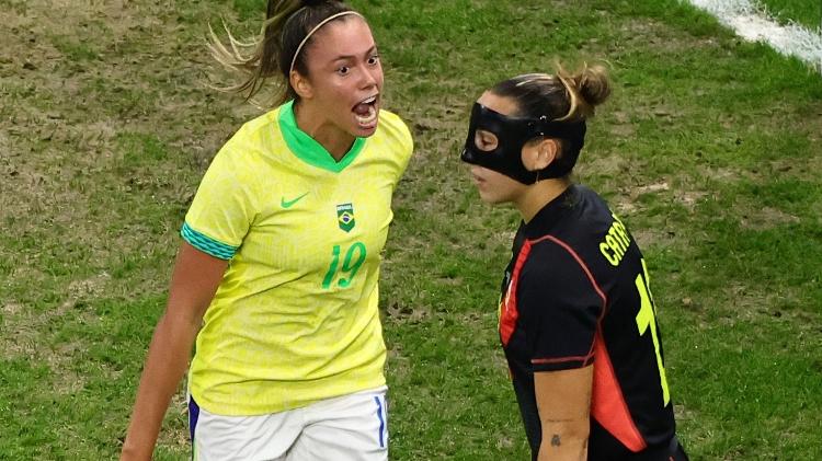 Priscila comemora após gol contra da zagueira Irene Paredes, da Espanha, pela semifinal das Olimpíadas de Paris 2024