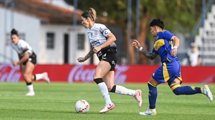 Gabi Zanotti, do Corinthians, em ação no jogo contra o Boca Juniors