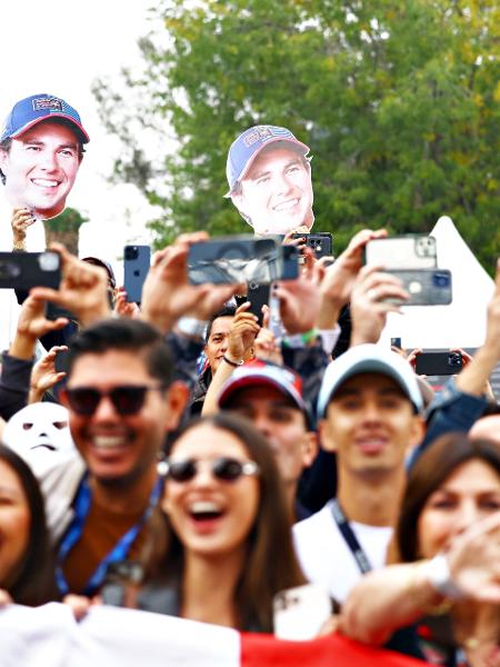 Torcedores mexicanos apoiam Sergio Perez no circuito Hermanos Rodriguez