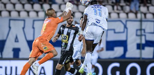 Cruzeiro é derrotado pelo Democrata e enfrenta o América-MG na semifinal do Mineiro.