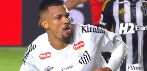 REPRESENTOU! Zé Ivaldo marca contra o Atlético-MG e comemora imitando galinha