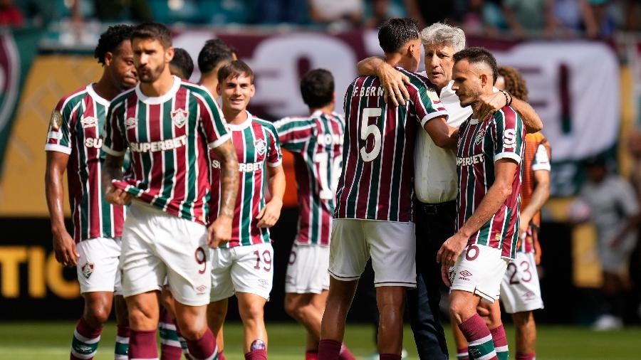 Elenco do Fluminense se reúne após jogo contra o Mamelodi pelo Mundial