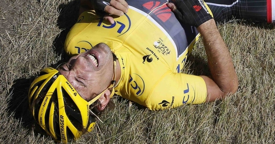 O líder da Volta da França Fabian Cancellara se envolveu em um acidente com 20 ciclistas