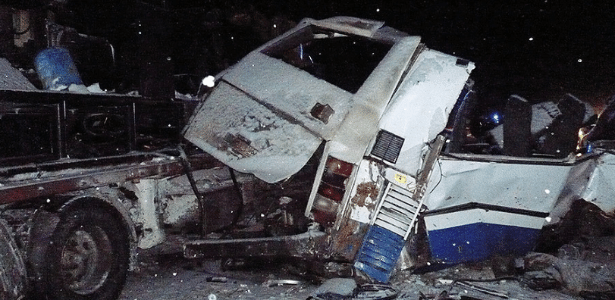 Ônibus e caminhão ficaram destruídos - Reprdoução/Sputinik