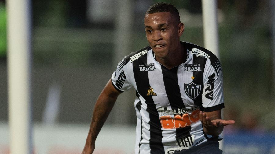 Alerrandro comemora um de seus gols pelo Atlético-MG - Marcelo Alvarenga/AGIF