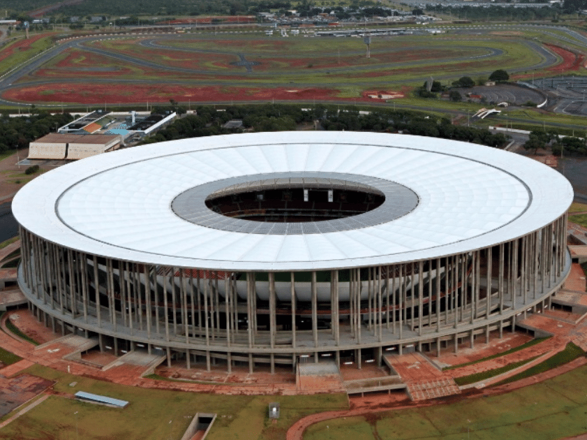 Arena Multiuso? Mané Garrincha vira garagem para ônibus e sede do governo -  06/03/2015 - UOL Esporte