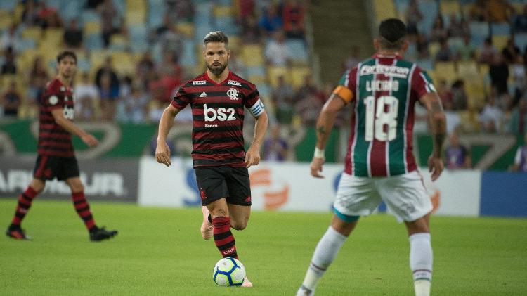 Diego conduz a bola na partida Fluminense x Flamengo pelo Campeonato Brasileiro 2019 - Alexandre Vidal/Flamengo - Alexandre Vidal/Flamengo