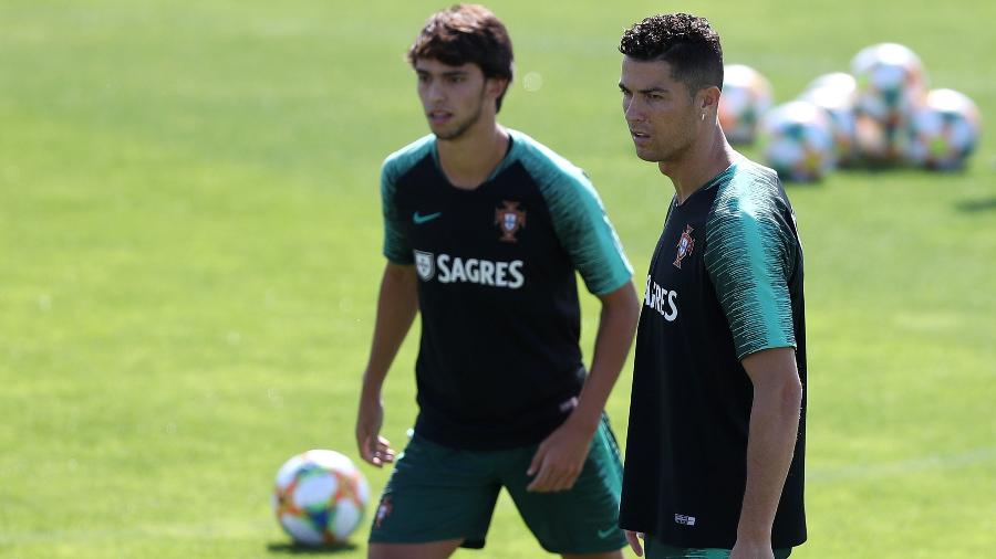 João Félix e Cristiano Ronaldo durante treino da seleção de Portugal - Petro Fiuza/Xinhua