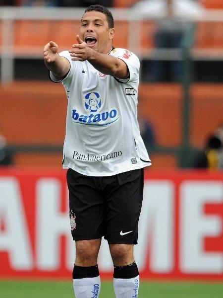 Ronaldo durante sua passagem pelo Corinthians em 2009; ex-jogador foi fundamental para o marketing do clube - Adriano Vizoni/Folha Imagem