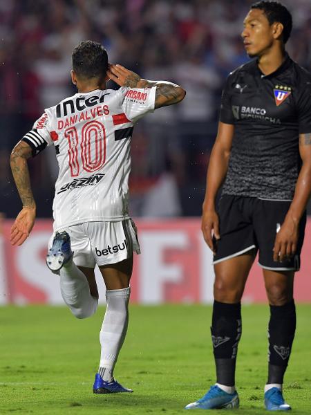 Casagrande elogia atuação de Dani Alves em triunfo do SPFC: 'Domina o jogo'