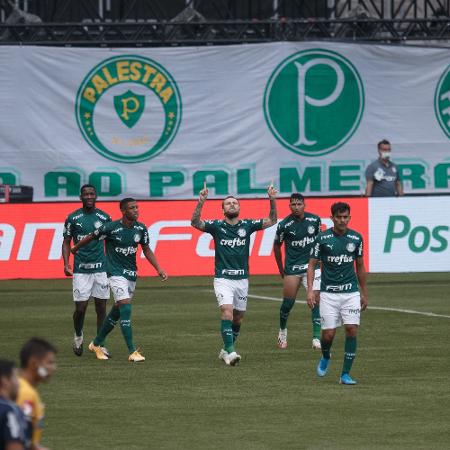 Jogadores do Palmeiras comemoram gol no Allianz Parque - Ettore Chiereguini/AGIF