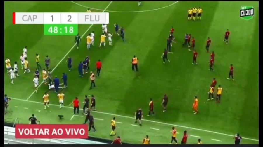 Briga generalizada nos minutos finais de Flu x Athletico pelo Brasileirão Sub-17 - Reprodução