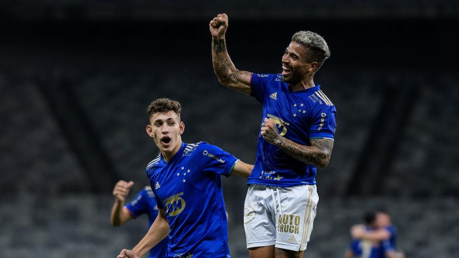 Marcinho celebra gol do Cruzeiro sobre o Goiás - Gustavo Aleixo/Cruzeiro