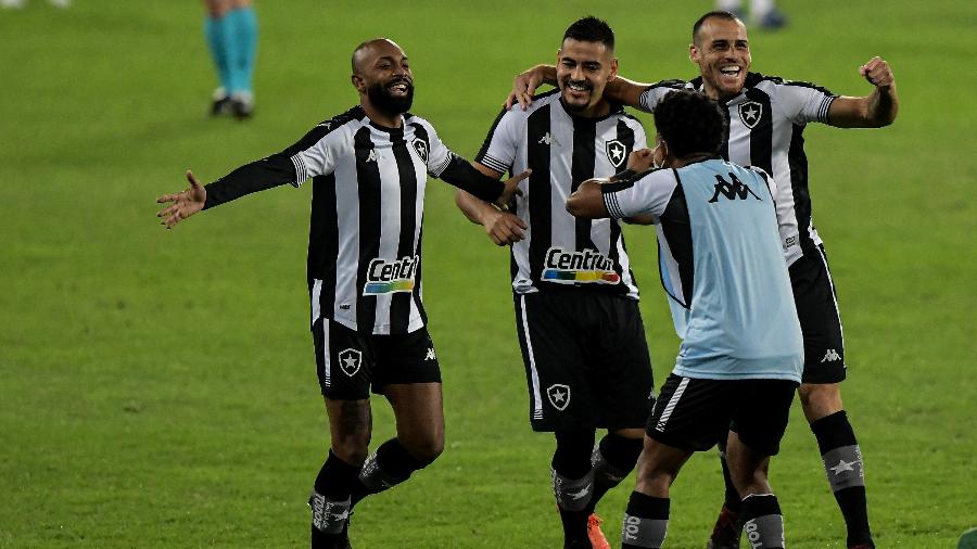 Chay comemora gol do Botafogo contra o Vasco na Série B - Thiago Ribeiro/AGIF
