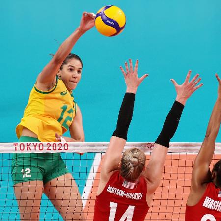 Natália disputou três Olimpíadas com a seleção brasileira feminina de vôlei -  Phil Walter/Getty Images