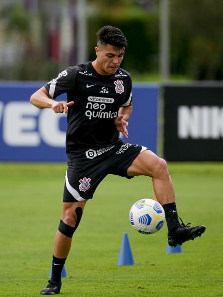 Roni voltou a treinar com bola no Corinthians após lesão no joelho