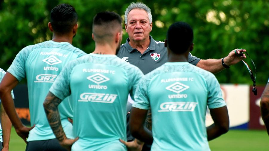 Abel Braga conversa com jogadores do Fluminense durante treino na pré-temporada 2022 - Mailson Santana/Fluminense FC