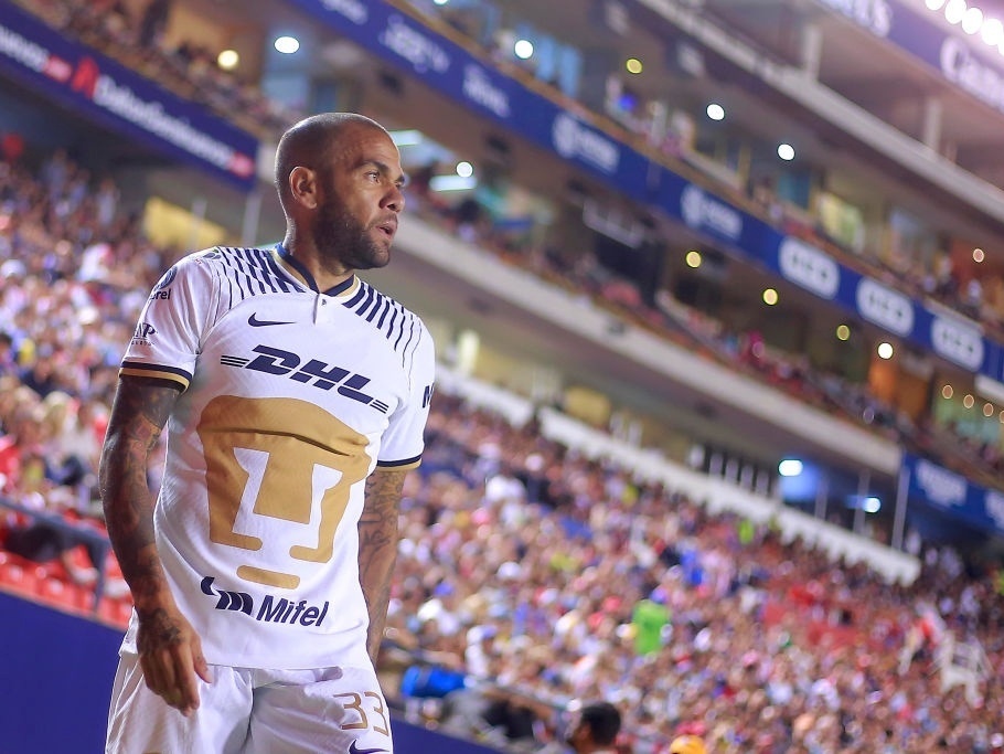 Seleção manda recado forte para Dani Alves e cria dúvida inusitada à frente