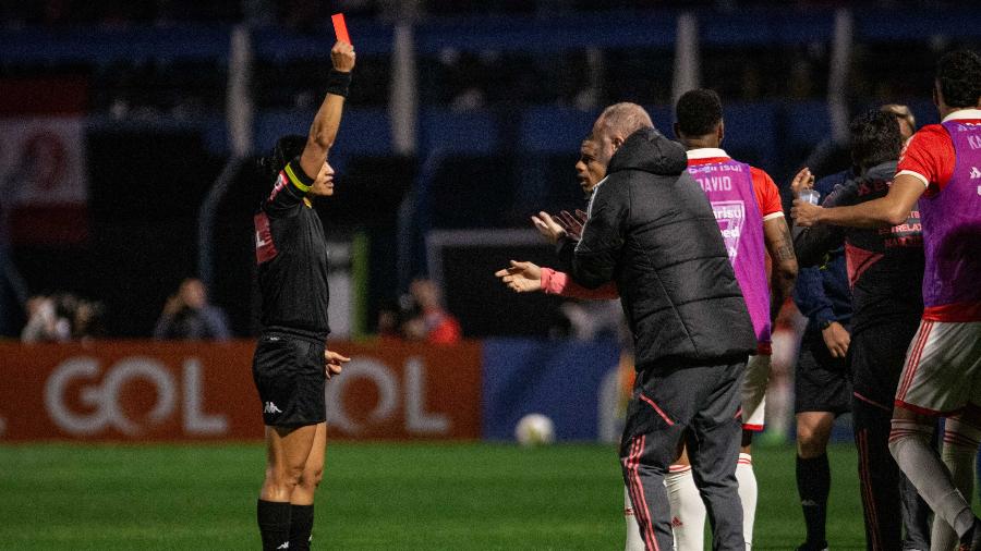 Mano Menezes, técnico do Inter, é expulso em jogo contra o Avaí - ROBERTO ZACARIAS/ISHOOT/ESTADÃO CONTEÚDO