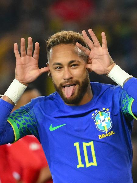 Neymar comemora gol marcado pela seleção brasileira contra a Tunísia - Anne-Christine Poujoulat/AFP
