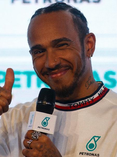 Lewis Hamilton durante entrevista em São Paulo