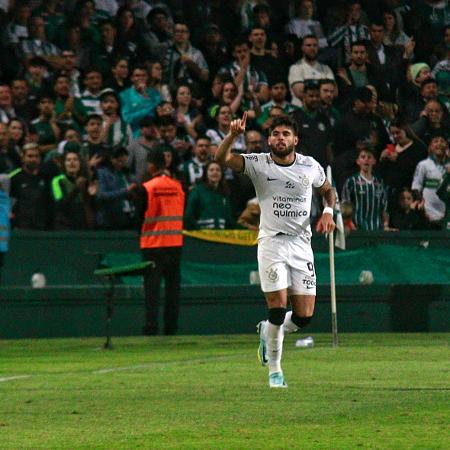 Yuri Alberto comemora gol pelo Corinthians contra o Coritiba em jogo do Brasileirão - Gabriel Machado/AGIF