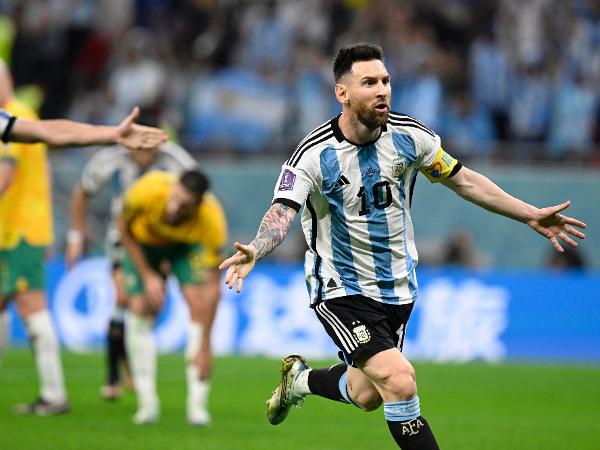 Messi resolve um jogo cheio de cálculos, Esportes