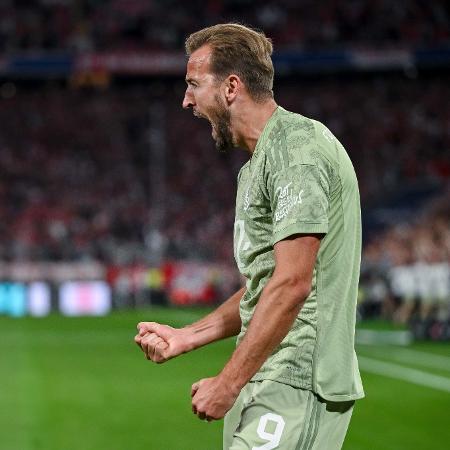 Harry Kane, do Bayern de Munique, vibra após marcar um gol