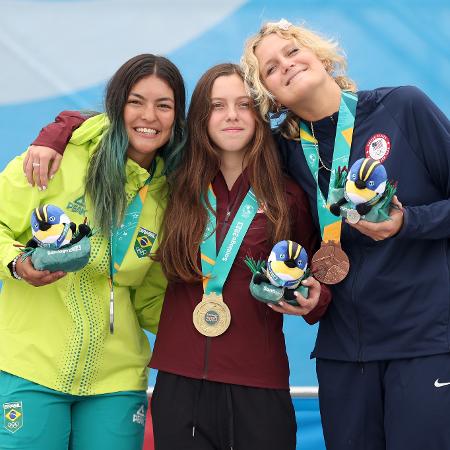 Raicca Ventura, Fay Ebert e Bryce Wettstein no pódio do skate park no Pan 2023