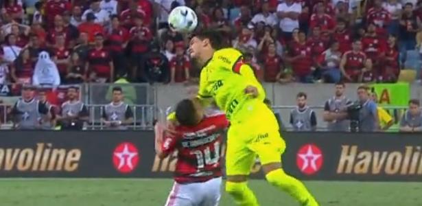 Ex-árbitros analisam expulsão de Gómez e pênalti marcado para o São Paulo