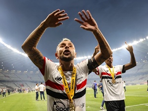 Que vitória incrível! Parabéns ao São Paulo pelo título da Supercopa do  Brasil! 🎉⚽️🏆 Celebre essa conquista com a Camiseta Alignmed…