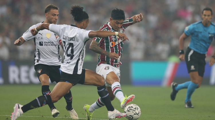 Cano em ação durante Fluminense x LDU, duelo da Recopa Sul-Americana