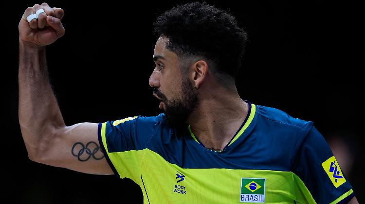 Cachopa, levantador da seleção de vôlei, durante disputa da VNL no Rio