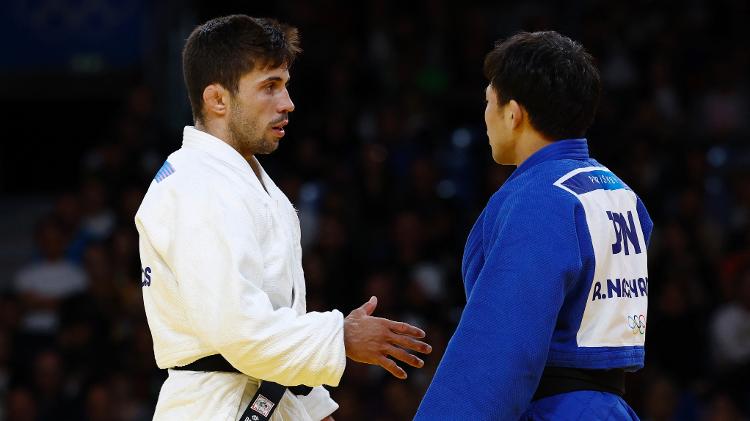 O japonês Ruyju Nagayama se revoltou após a derrota para o espanhol Francisco Garricos no judô 60kg das Olimpíadas de Paris