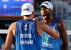 Evandro e Arthur vencem e Brasil fica 100% no vôlei de praia nas Olimpíadas - REUTERS/Louisa Gouliamaki