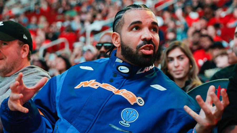 O rapper Drake com agasalho da marca Nocta