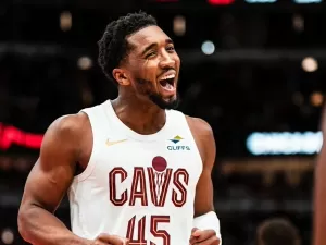 Com bandeja 360º, Donovan Mitchell brilha e Cavs segue invicto na NBA