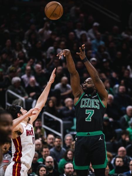 Jaylen Brown na vitória dos Celtics sobre o Heat pela NBA 2024/2025