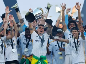 Ex-Vasco, brasileiro é campeão da MLS e supera MVP Messi em número