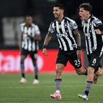 Santi marca e comemora com Montoro durante partida entre Botafogo x Atlético-MG pelo Brasileirão - undefined