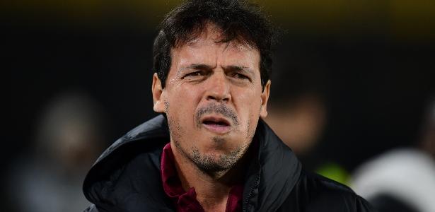 Diniz justifica time alternativo contra Peñarol: 'Sequência desgastante'