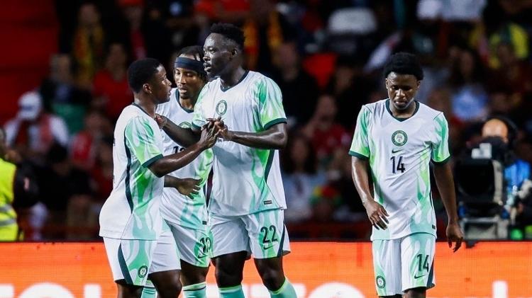 Akor Adams celebra gol da Nigéria em amistoso contra Portugal