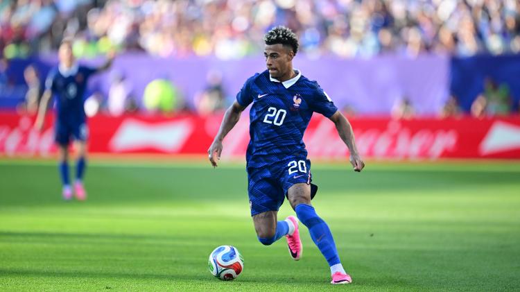 Doué em ação durante França x Paraguai, jogo da Copa do Mundo