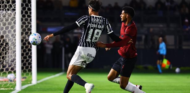 Bragantino explica uniforme 'descaracterizado' em jogo contra o Corinthians