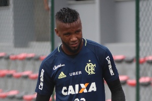 Zé Ricardo comemora volta por cima de Rafael Vaz no Flamengo