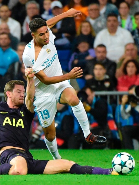 Lateral Achraf Hakimi, do Real Madrid, em ação contra o Tottenham - Pierre-Philippe Marcou/AFP